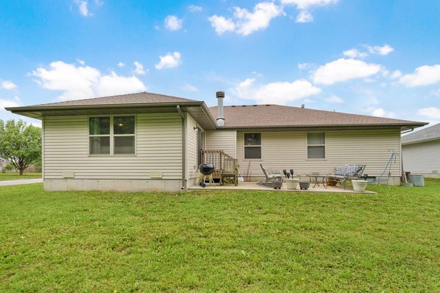 450 S Basswood Avenue, Republic, MO 65738
