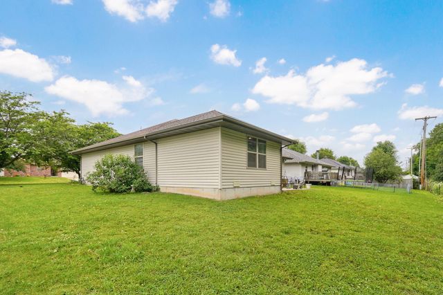 450 S Basswood Avenue, Republic, MO 65738