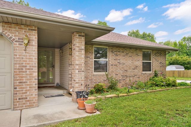 450 S Basswood Avenue, Republic, MO 65738