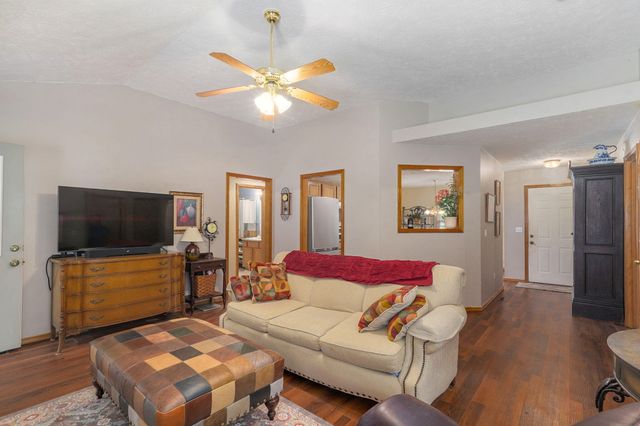 450 S Basswood Avenue, Republic, MO 65738