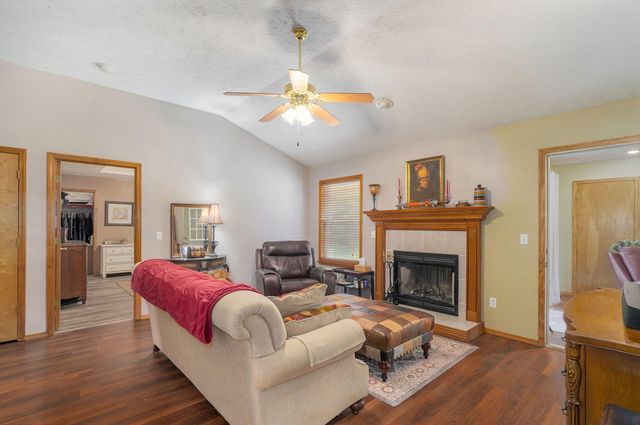 450 S Basswood Avenue, Republic, MO 65738