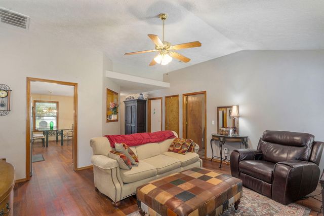 450 S Basswood Avenue, Republic, MO 65738
