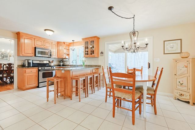 15 Tilting Rock Rd, Wrentham, MA 02093