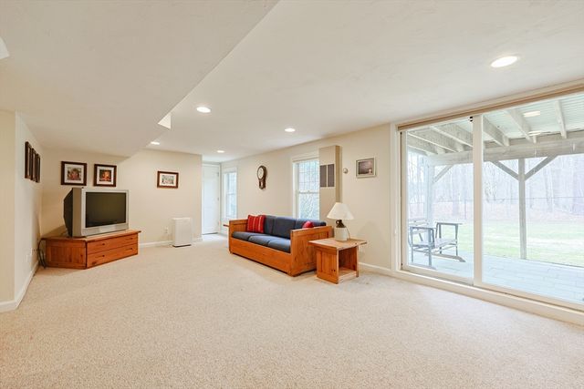 15 Tilting Rock Rd, Wrentham, MA 02093