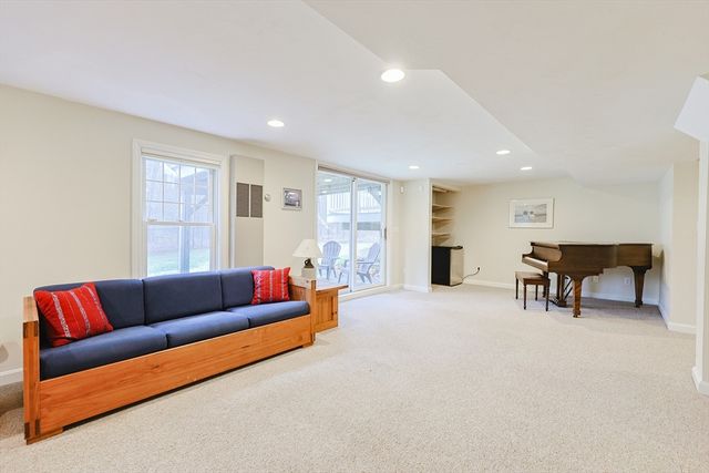 15 Tilting Rock Rd, Wrentham, MA 02093