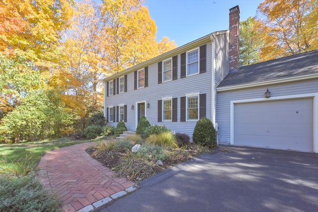 15 Tilting Rock Rd, Wrentham, MA 02093