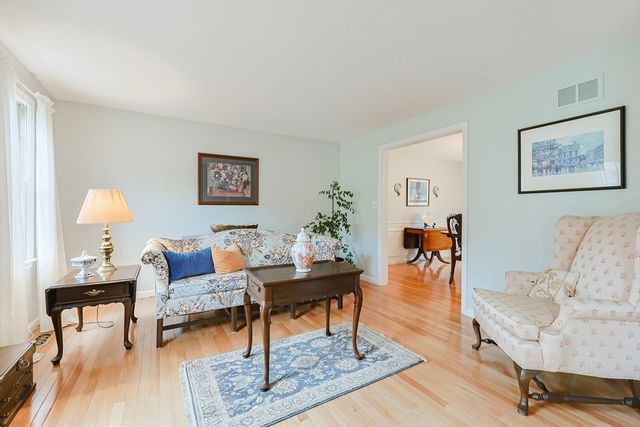 15 Tilting Rock Rd, Wrentham, MA 02093