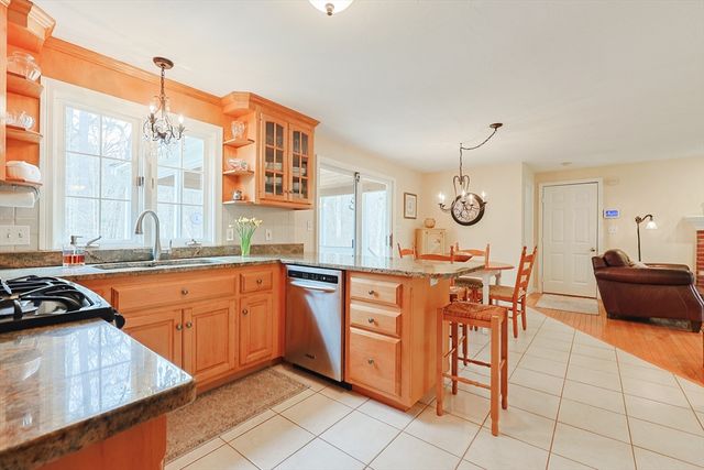 15 Tilting Rock Rd, Wrentham, MA 02093