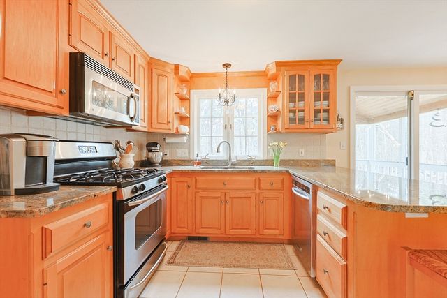 15 Tilting Rock Rd, Wrentham, MA 02093