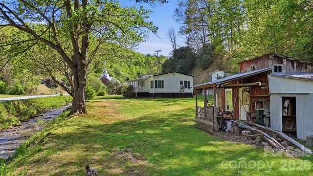 1200 Barkers Creek Road, Whittier, NC 28789