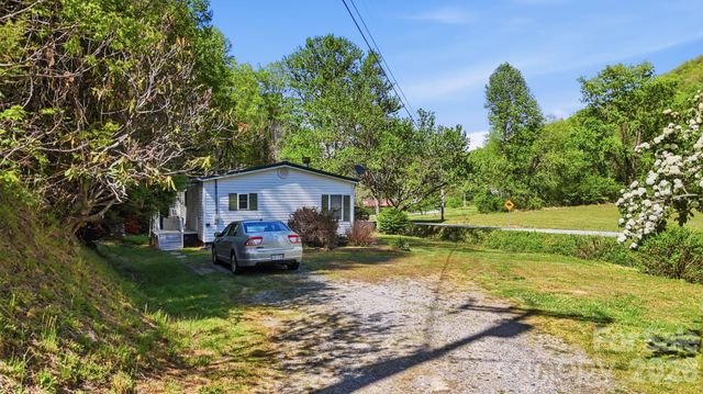 1200 Barkers Creek Road, Whittier, NC 28789