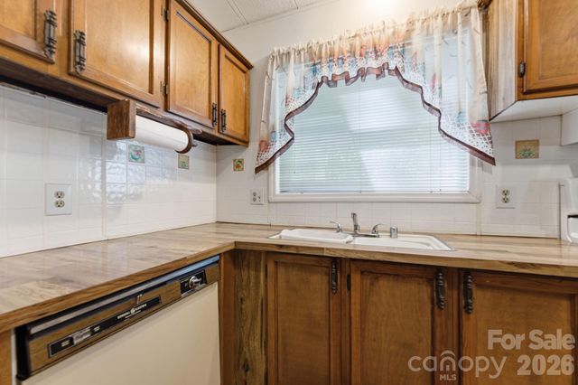 1200 Barkers Creek Road, Whittier, NC 28789