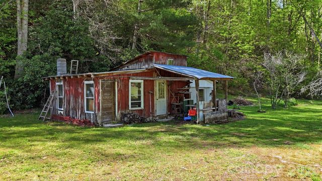 1200 Barkers Creek Road, Whittier, NC 28789