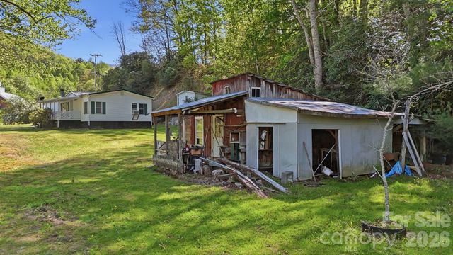 1200 Barkers Creek Road, Whittier, NC 28789