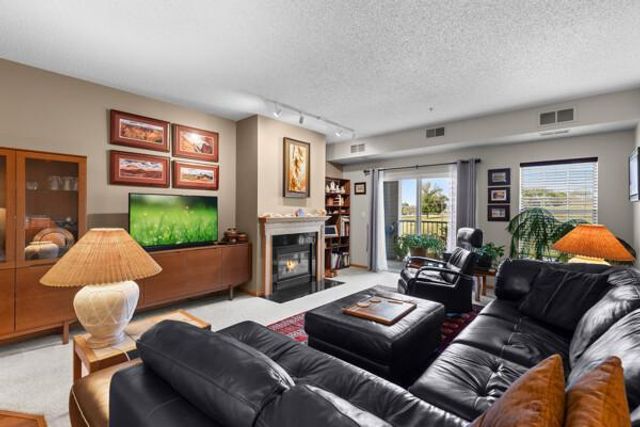 12795 Collegeview Drive 203, Eden Prairie, MN 55347