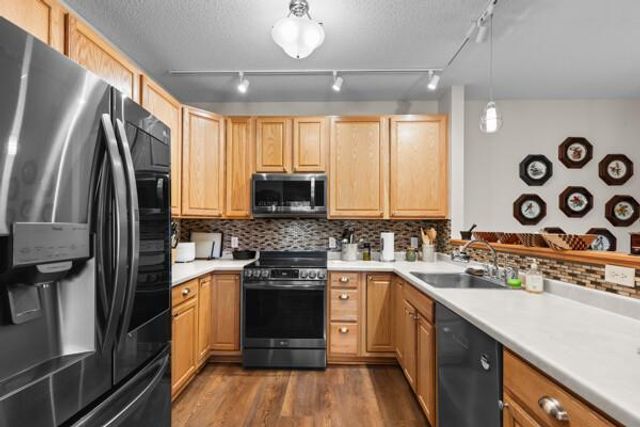 12795 Collegeview Drive 203, Eden Prairie, MN 55347