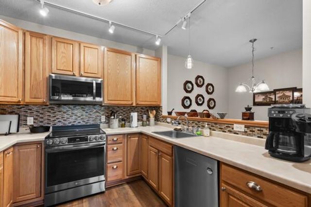 12795 Collegeview Drive 203, Eden Prairie, MN 55347