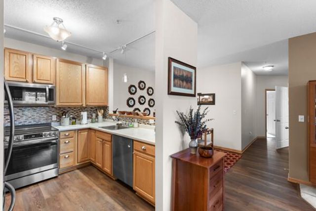 12795 Collegeview Drive 203, Eden Prairie, MN 55347