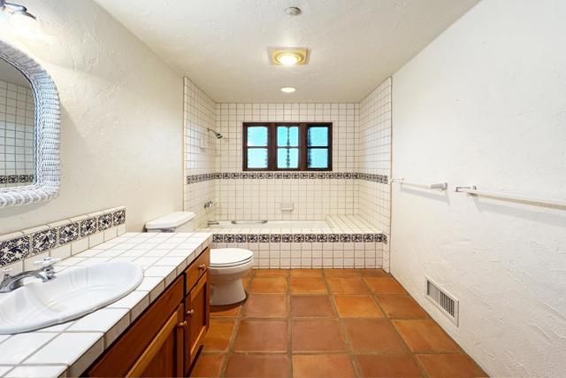 5443 Calzada Del Bosque, Rancho Santa Fe, CA 92067