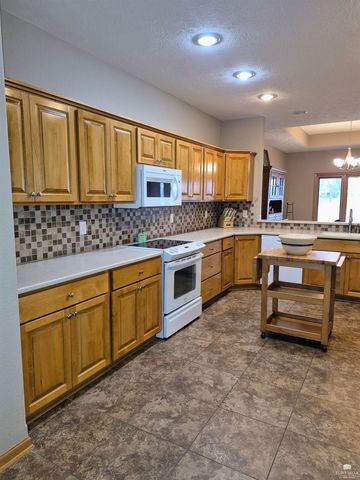 520 Elise Heights, Abilene, KS 67410