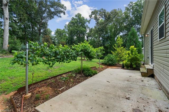 6037 Lura Road, Winston-salem, NC 27104