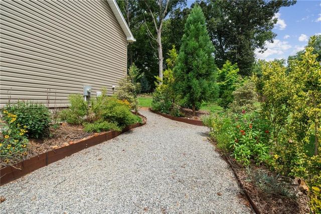 6037 Lura Road, Winston-salem, NC 27104