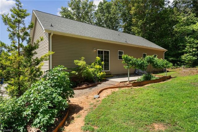 6037 Lura Road, Winston-salem, NC 27104