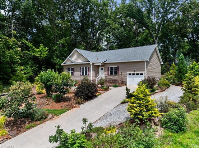 6037 Lura Road, Winston-salem, NC 27104