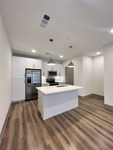 4020 McEwen Road 9121, Farmers Branch, TX 75244