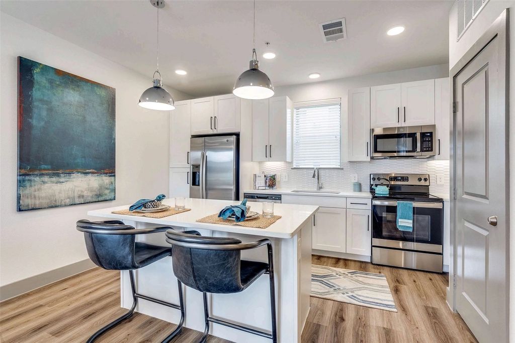 4020 McEwen Road 9121, Farmers Branch, TX 75244