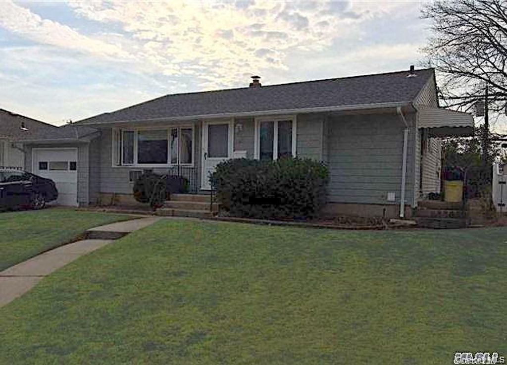 161 Dartmouth Drive, Hicksville, NY 11801