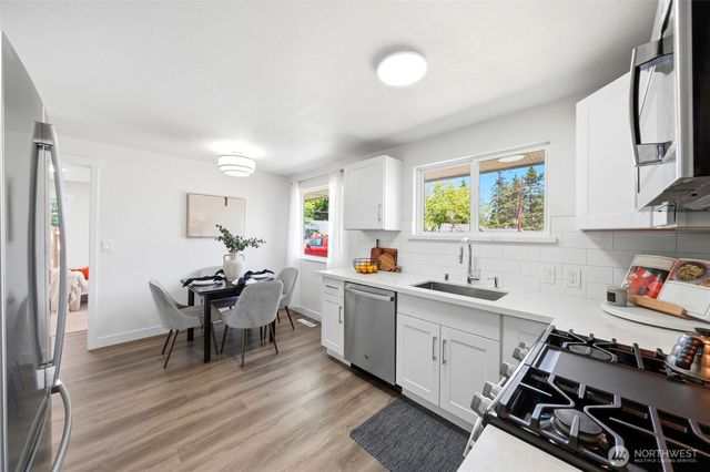 1615 N 165th Place, Shoreline, WA 98133