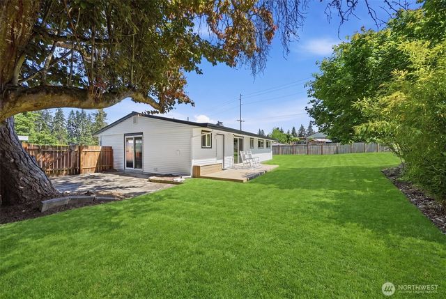 1615 N 165th Place, Shoreline, WA 98133