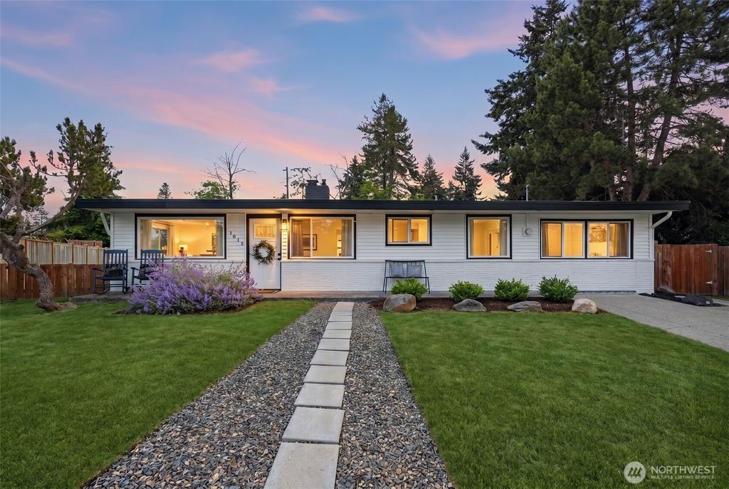 1615 N 165th Place, Shoreline, WA 98133
