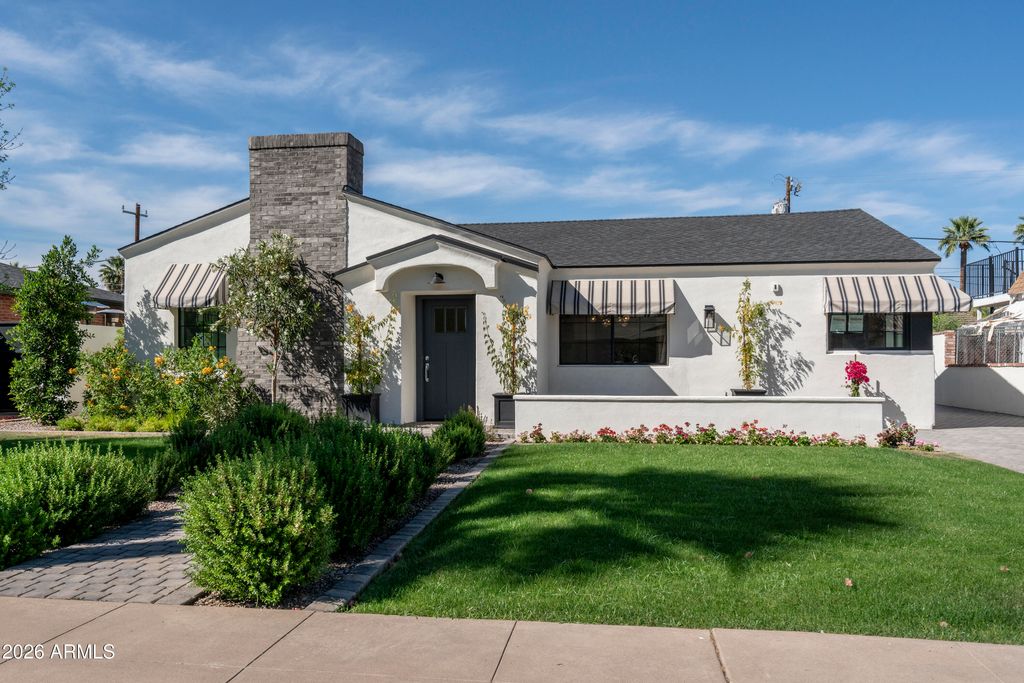 Image 1 of property listing at 518 W Holly Street, Phoenix, AZ 85003