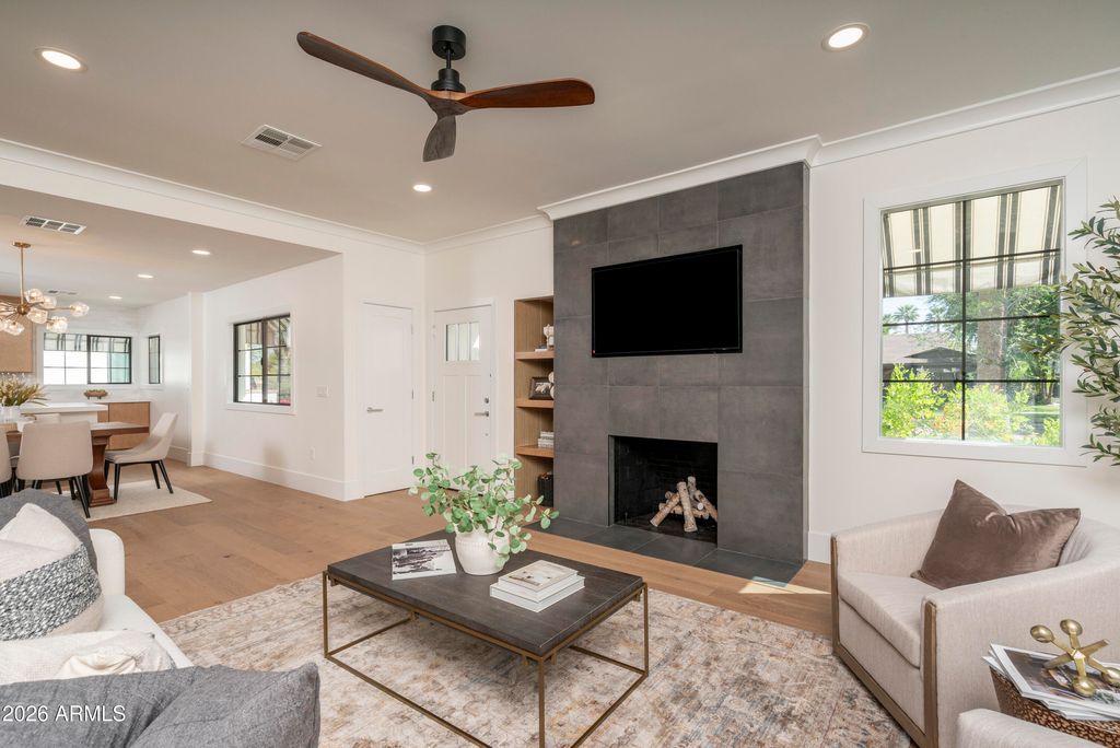 Image 14 of property listing at 518 W Holly Street, Phoenix, AZ 85003