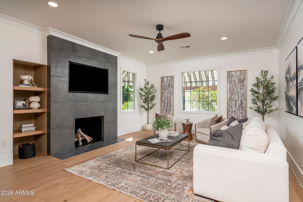 Image 15 of property listing at 518 W Holly Street, Phoenix, AZ 85003