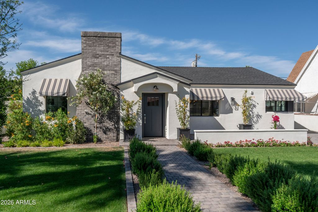 Image 17 of property listing at 518 W Holly Street, Phoenix, AZ 85003