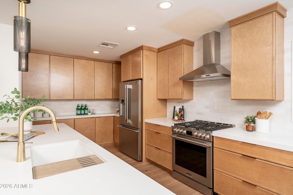 Image 18 of property listing at 518 W Holly Street, Phoenix, AZ 85003