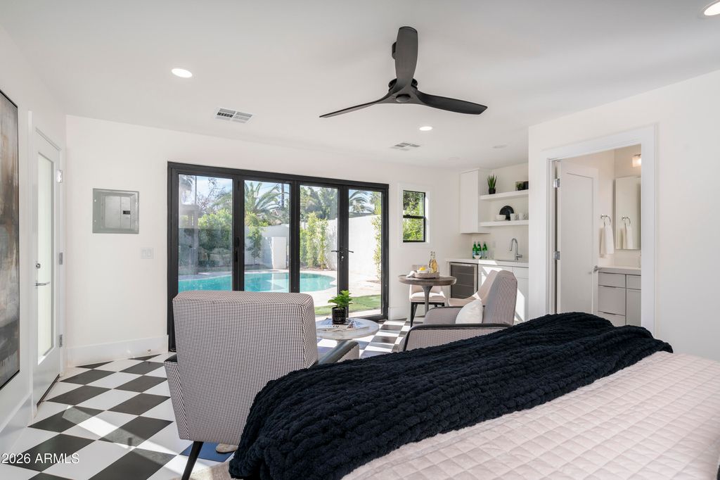 Image 30 of property listing at 518 W Holly Street, Phoenix, AZ 85003