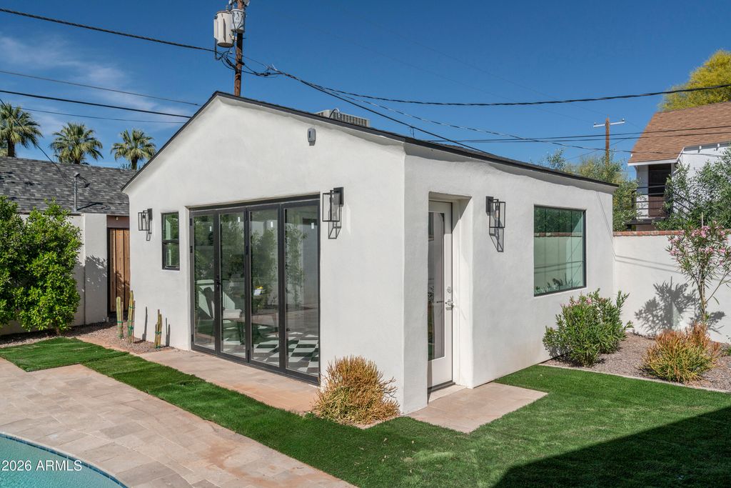 Image 32 of property listing at 518 W Holly Street, Phoenix, AZ 85003