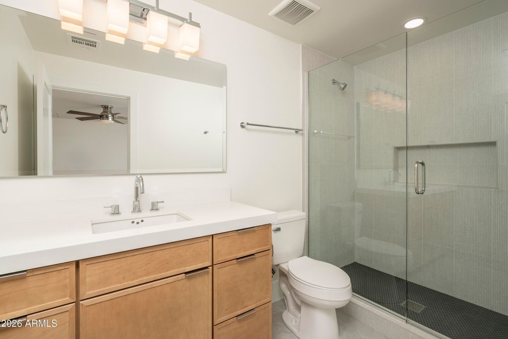 Image 9 of property listing at 518 W Holly Street, Phoenix, AZ 85003