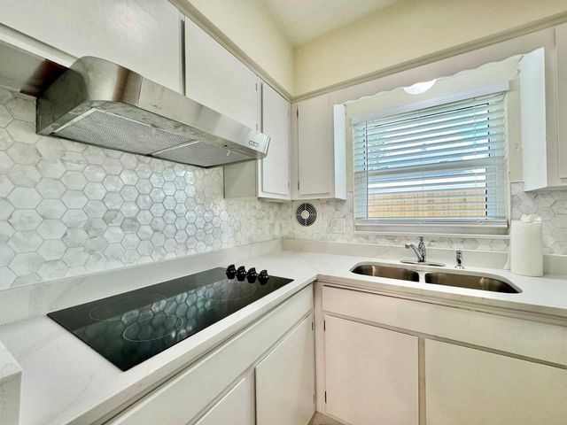 533 YELVINGTON AVENUE, Clearwater, FL 33756