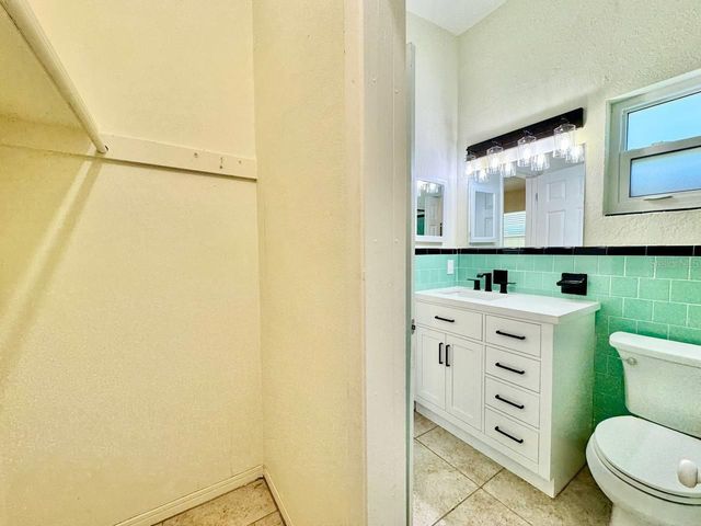 533 YELVINGTON AVENUE, Clearwater, FL 33756