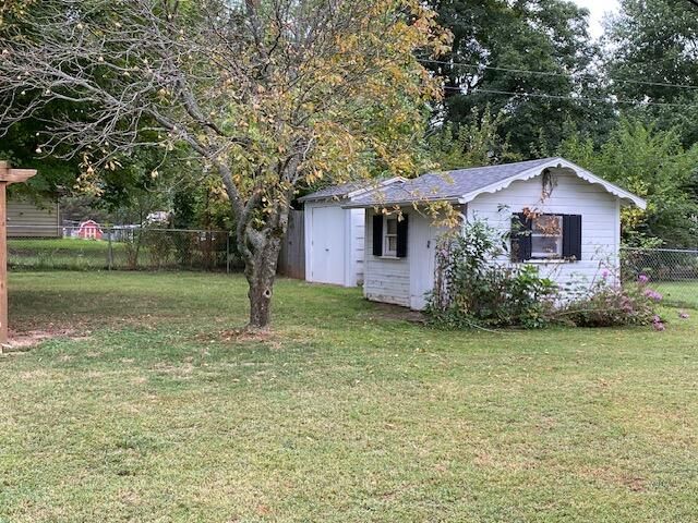 906 W Pearl Street, Aurora, MO 65605