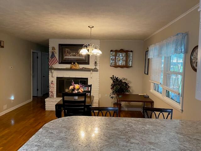 906 W Pearl Street, Aurora, MO 65605