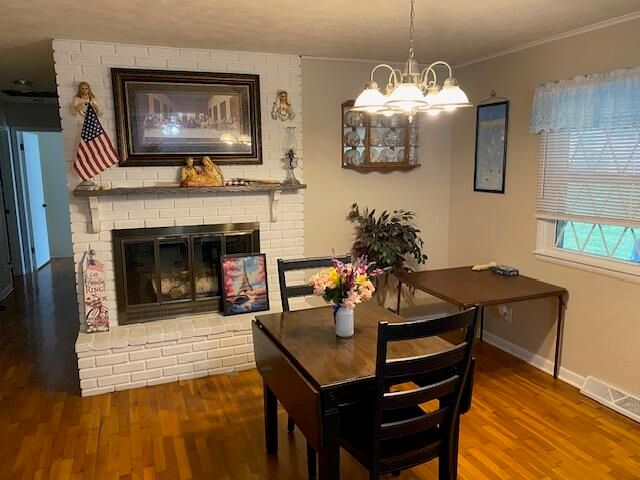 906 W Pearl Street, Aurora, MO 65605