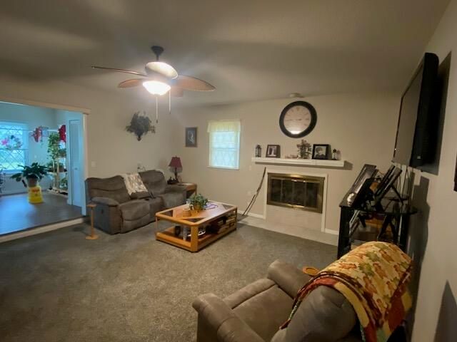 906 W Pearl Street, Aurora, MO 65605