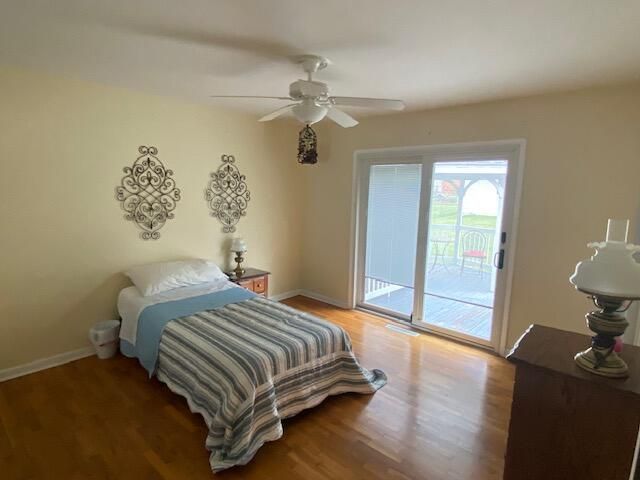 906 W Pearl Street, Aurora, MO 65605