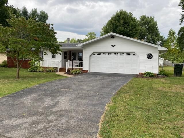 906 W Pearl Street, Aurora, MO 65605